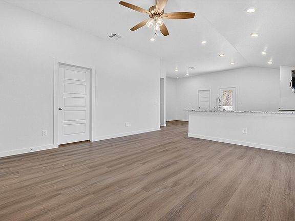 4th image of 13713 Gary Ave