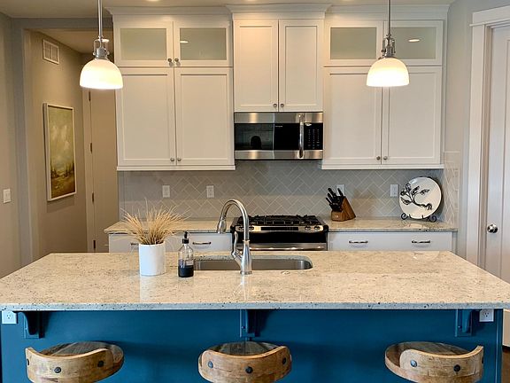 Fully stocked kitchen (pots, pants, plates, silverware, glasses, toaster, coffee maker)