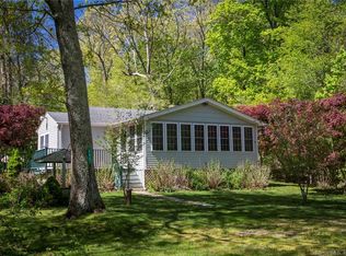 305 Lakeside Dr, Lebanon, CT 06249