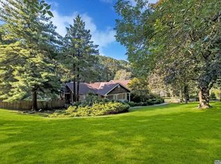 12 Lisa Dr, Dix Hills, NY 11746