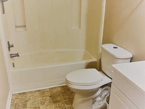 5th image of 1705 Willow Creek Ct