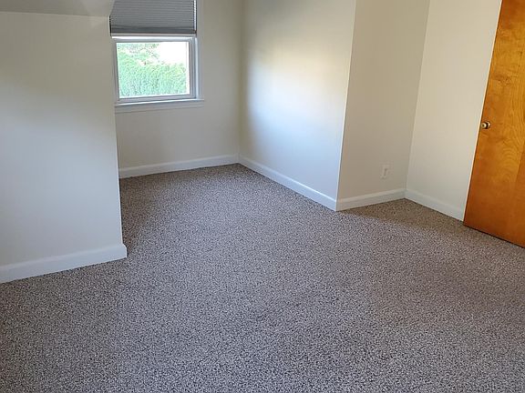 3rd image of 33 Batavia Pl Floor 2