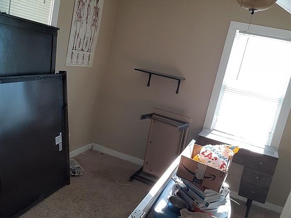 2nd image of 521 E 10th St