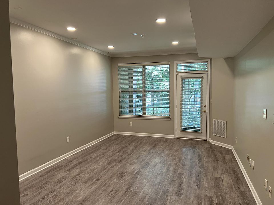 1st Floor - Family Room/Dinette & Balcony