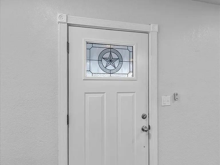 1119 Clinton St — Photo 3