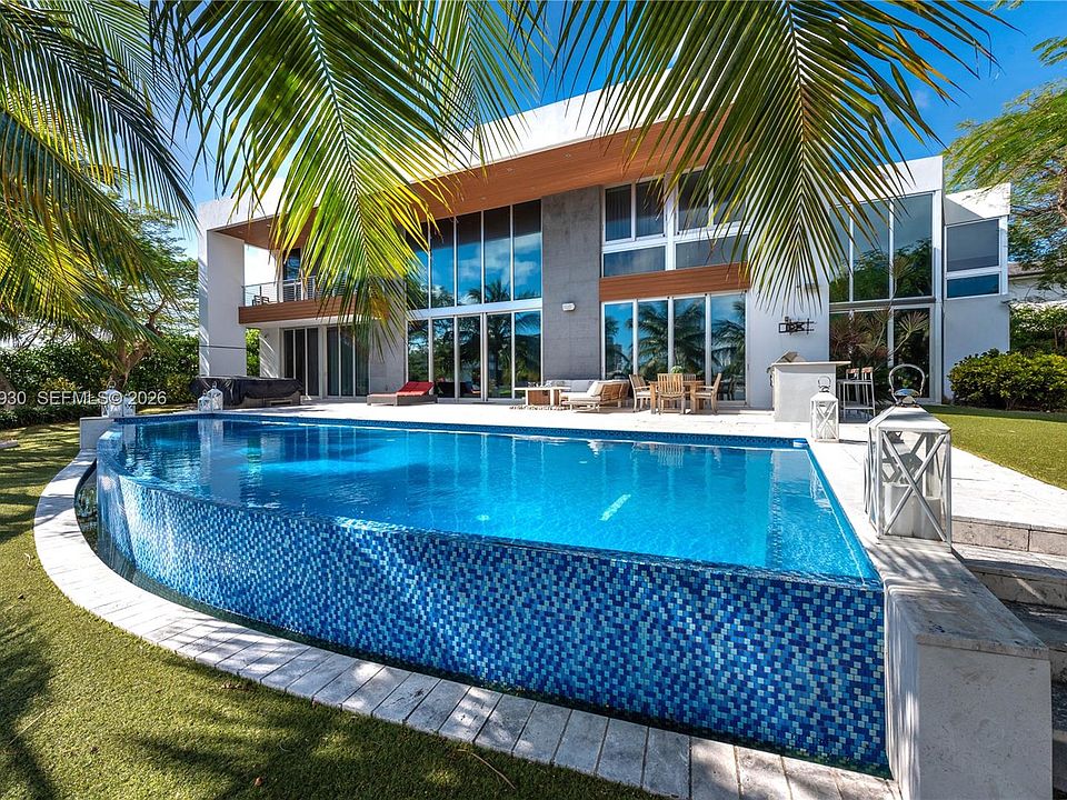 1st image of 400 Tamarind Dr