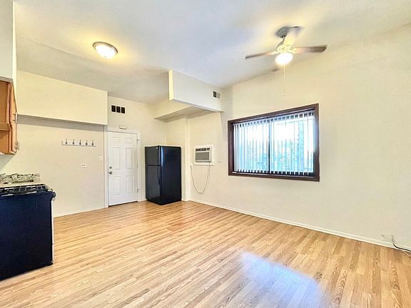 3rd image of 912 N Western Ave #2R