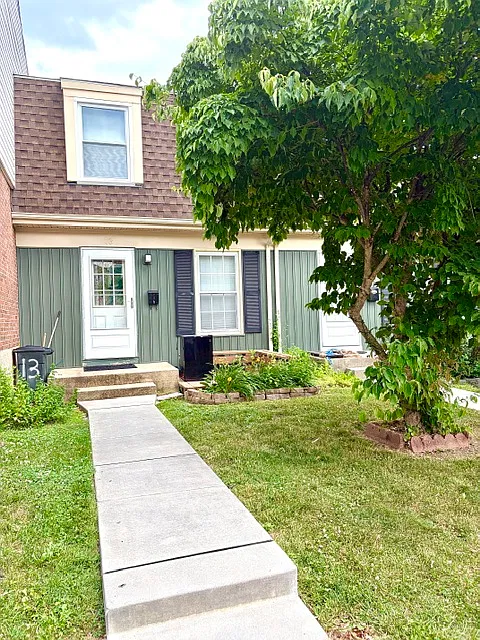 3 bed, 1.5 bath, 1056 sqft, $2,000 — Photo 1