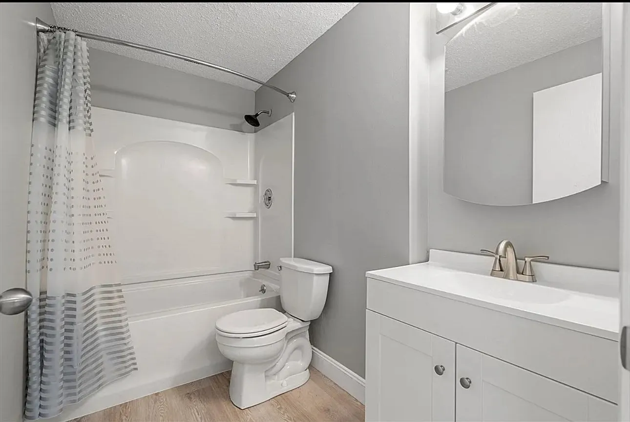 2 bed, 836 sqft, $2,400 — Photo 4