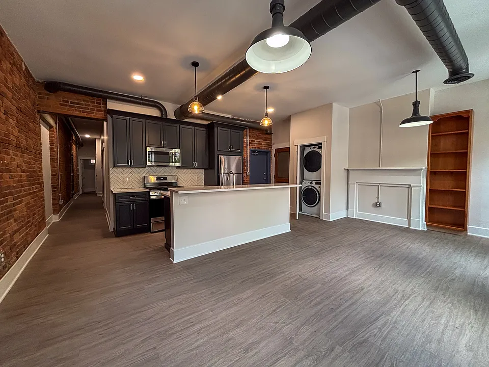 1318 Main St #4