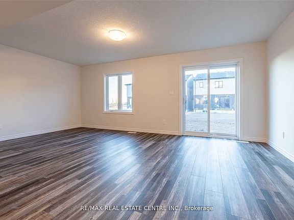 3rd image of 3142 Turner Cres