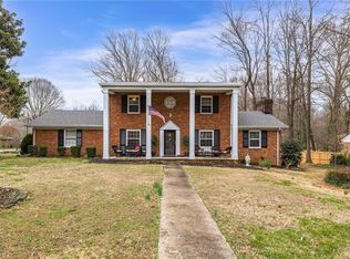 218 Pineburr Rd, Greensboro, NC 27455