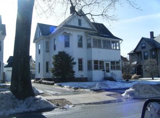 30 Laurel St, Holyoke, MA 01040