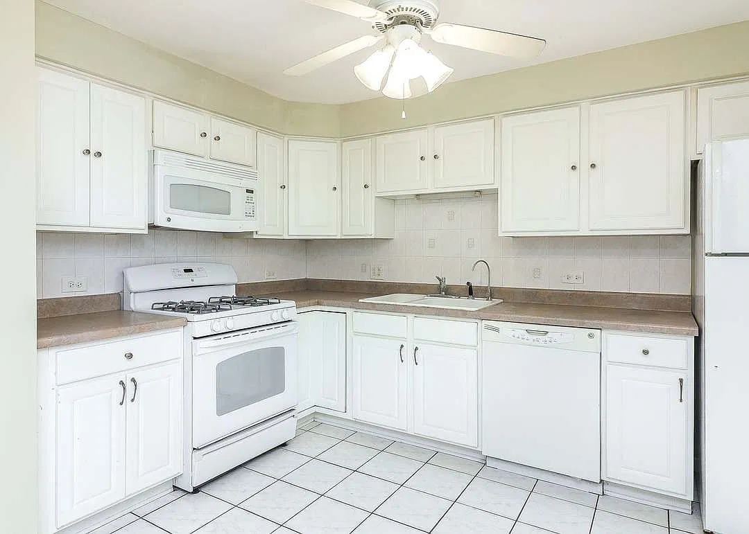 2 bed, 850 sqft, $1,595 — Photo 2