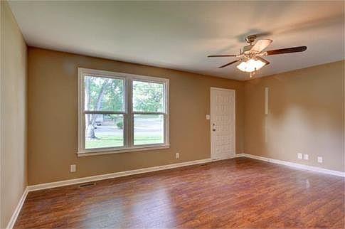 4th image of 704 Cayce Dr