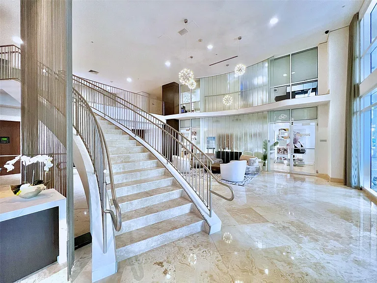 511 SE 5th Ave #2122 — Photo 31