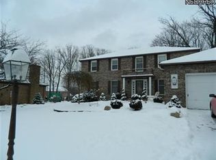 7651 Edgewood Ln, Seven Hills, OH 44131