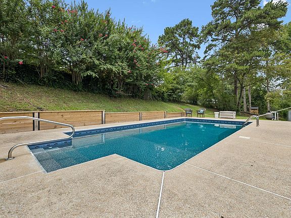 2nd image of 817 Belvoir Hills Dr