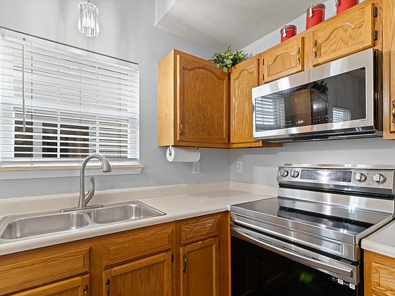 5th image of 10413 Kensil St