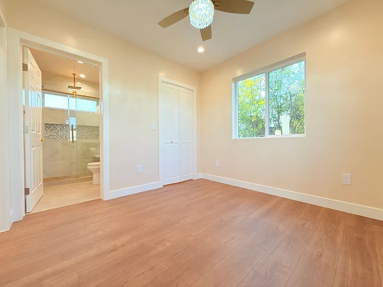 11554 Arminta St — Photo 22