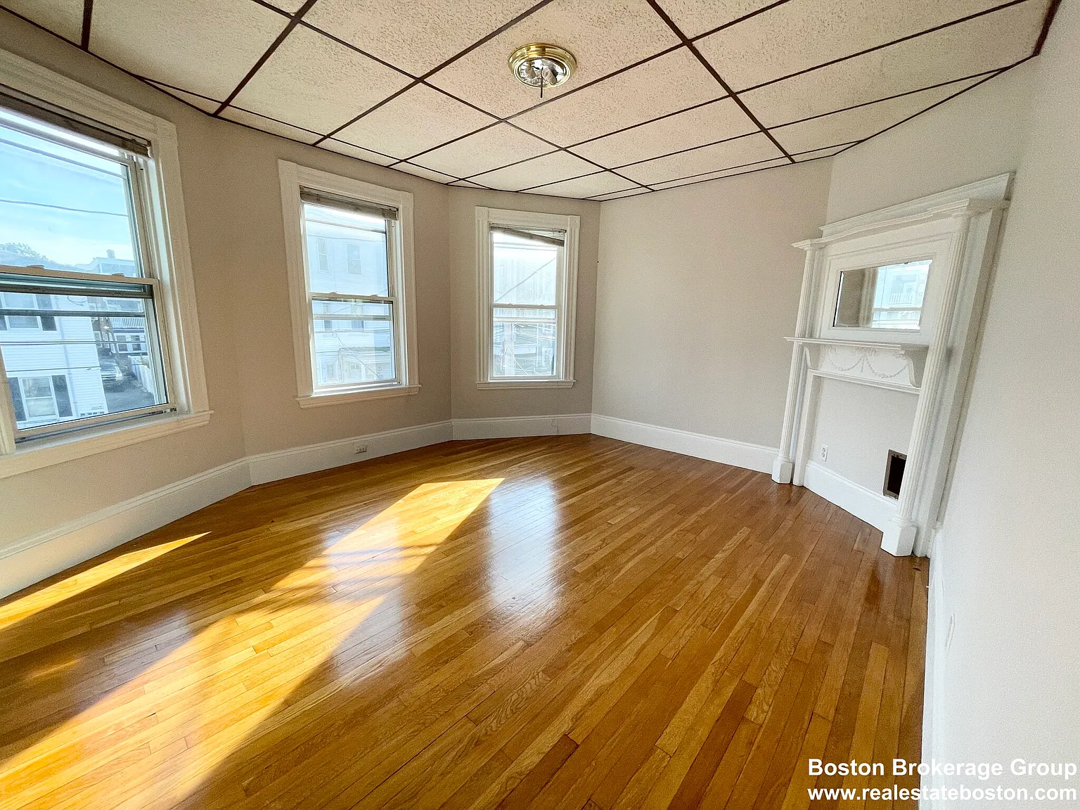 4 bed, 1.0 bath, $3,600 — Photo 2