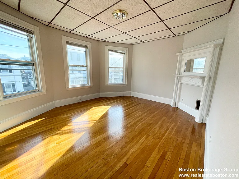 26 Harbor View St #2 — Photo 2