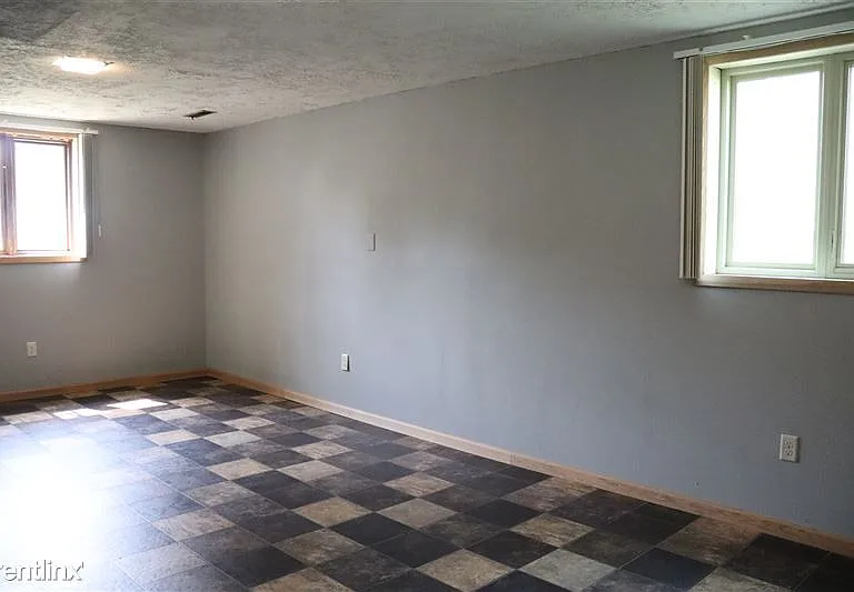 700 E Turnpike Ave — Photo 11