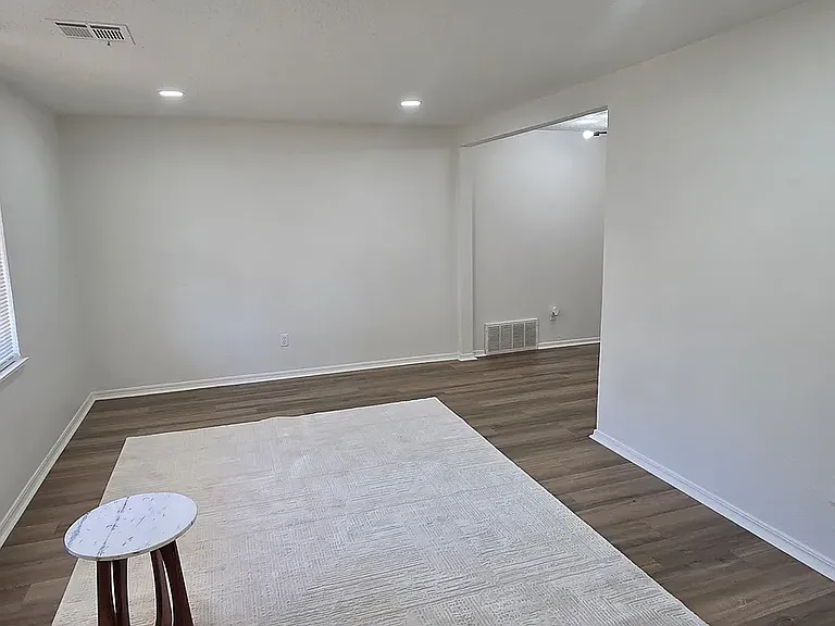 3025 Chetwood Dr — Photo 2
