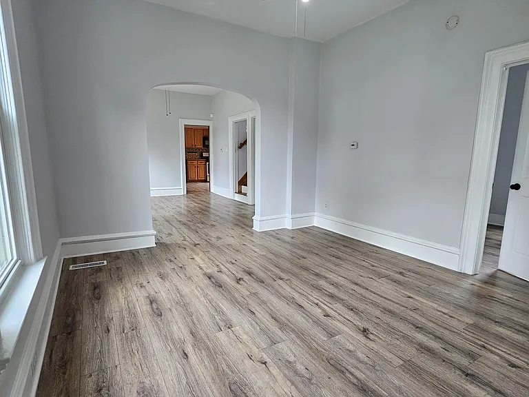 1112 E Cleveland Ave — Photo 5
