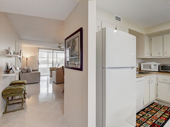 4th image of 25 Abbey Lane #405