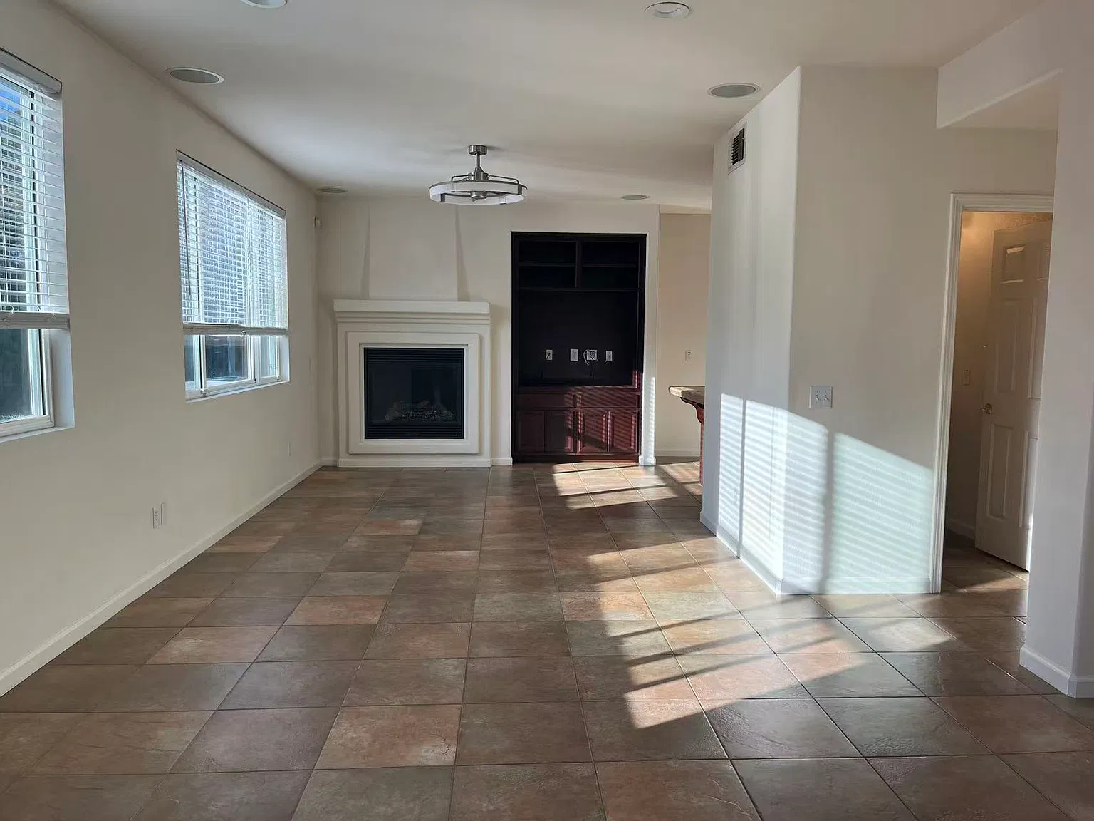 4 bed, 2.5 bath, 2300 sqft, $2,950 — Photo 2
