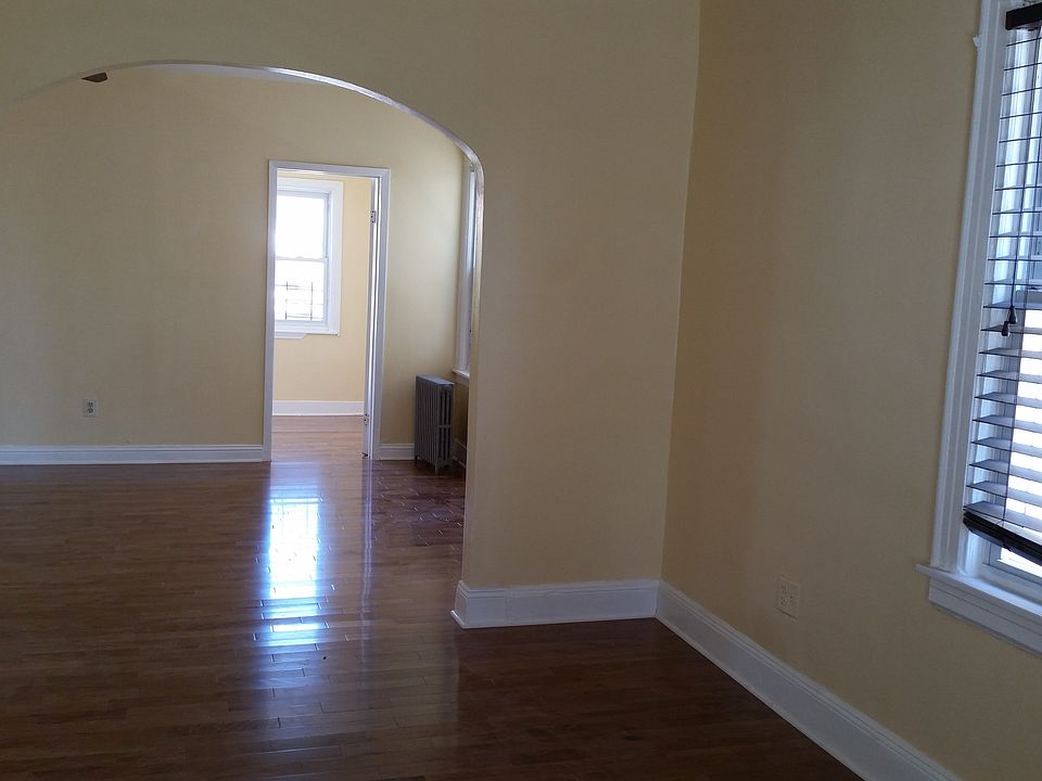 1st image of 22512 107th Ave