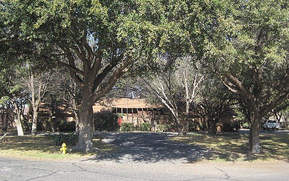 4th image of 2901 Bainbridge Dr