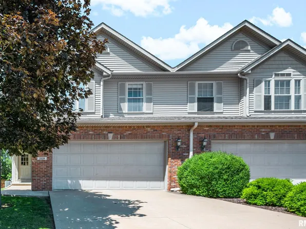2329 W Kenfield Ct, Peoria, IL 61615