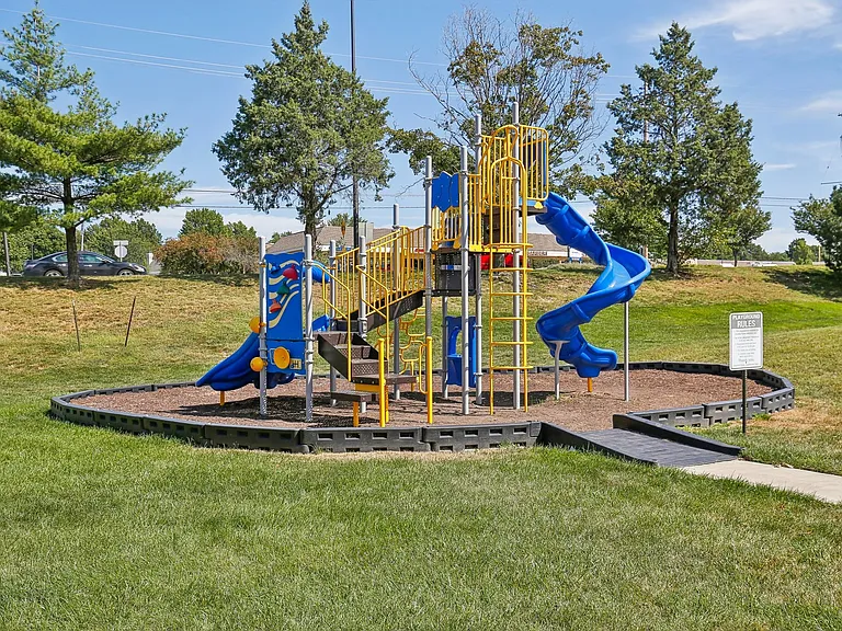 Rosehill Pointe — Photo 46