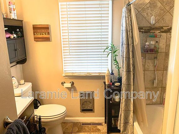 4th image of 1011 W Curtis St