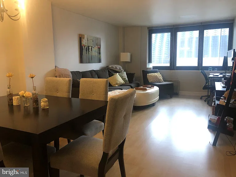 1420 Locust St #6R — Photo 3