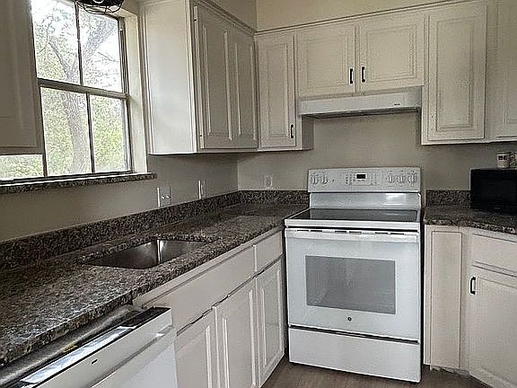 4th image of 101 Saunders Ln