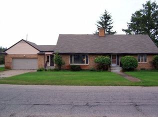 1410 W B St, Iron Mountain, MI 49801