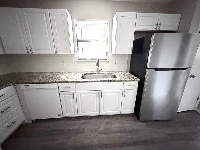 170 Vaughn Rd — Photo 10