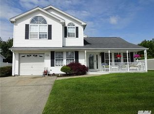 134 Paris Ct, West Islip, NY 11795