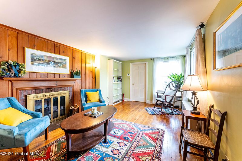 4th image of 9 Woodridge Road