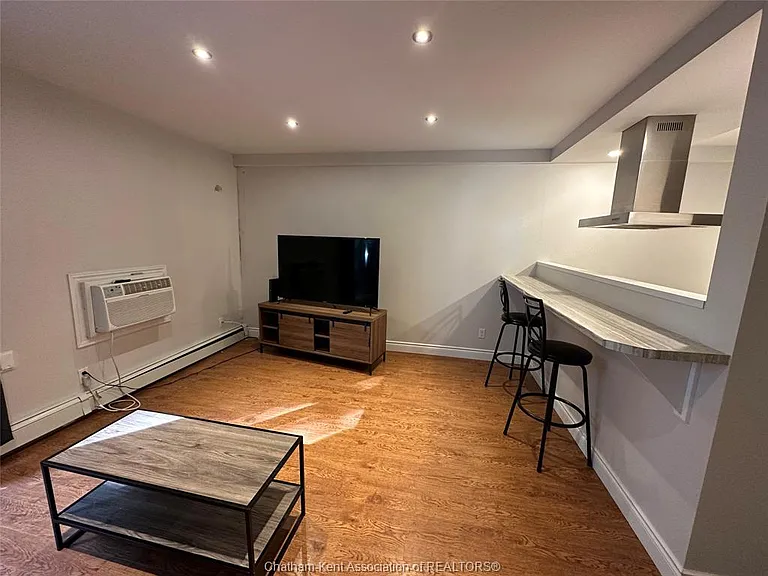 200 Emma St #1 — Photo 4