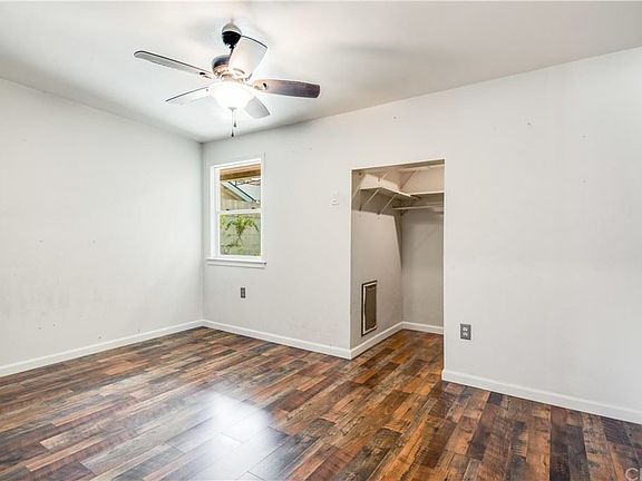 4th image of 23033 Meyler Ave