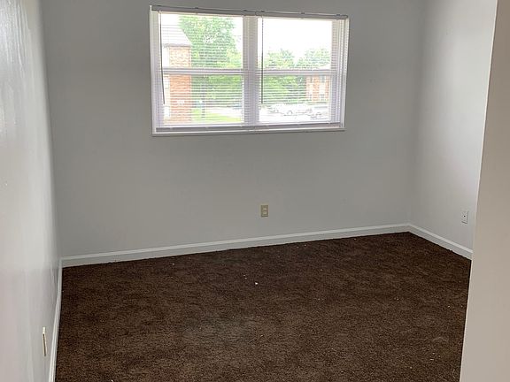 5th image of 306 Elmwood Dr
