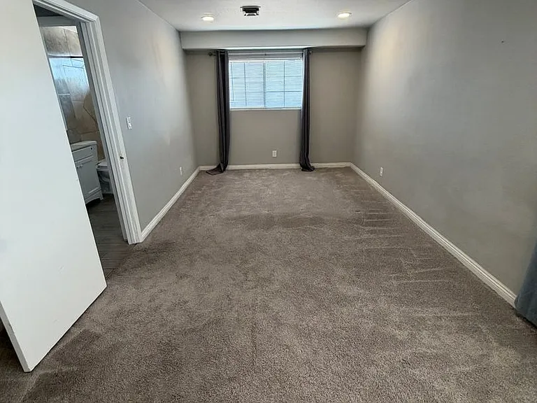 2820 S Sandhill Rd — Photo 19