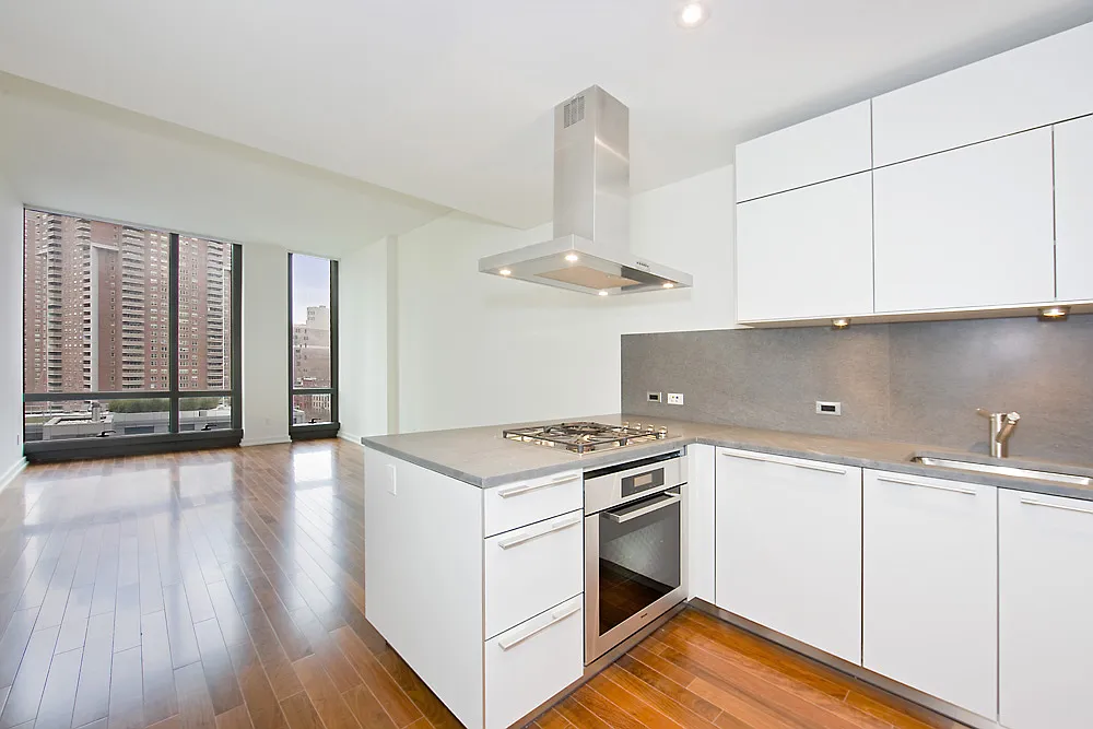 101 Warren Street — Photo 3