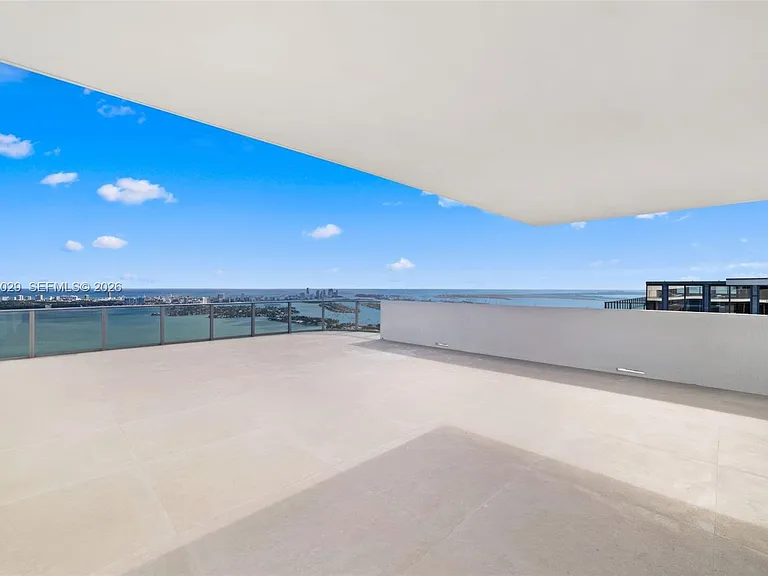 700 NE 24th St #Penthouse 6005 — Photo 13
