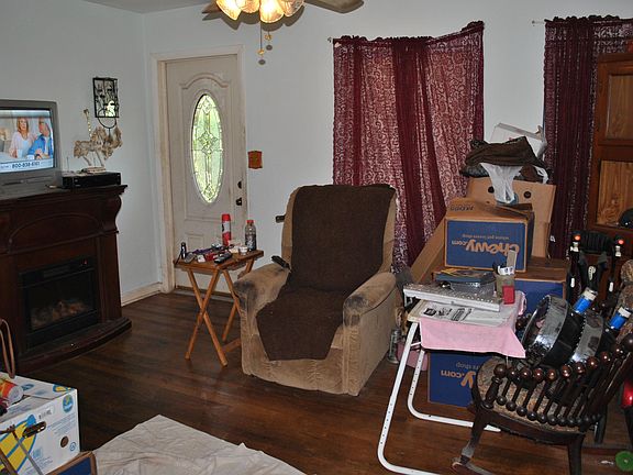 5th image of 806 Summer St