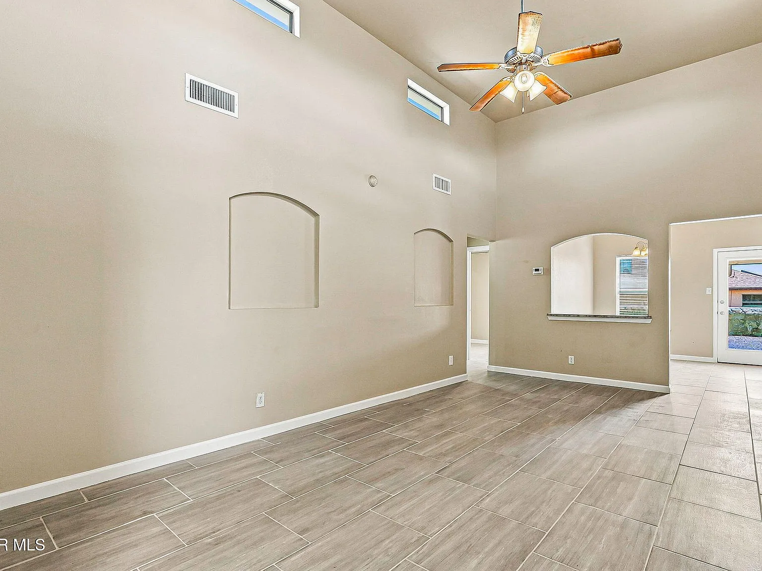 3 bed, 2.0 bath, 1204 sqft, $1,850 — Photo 3